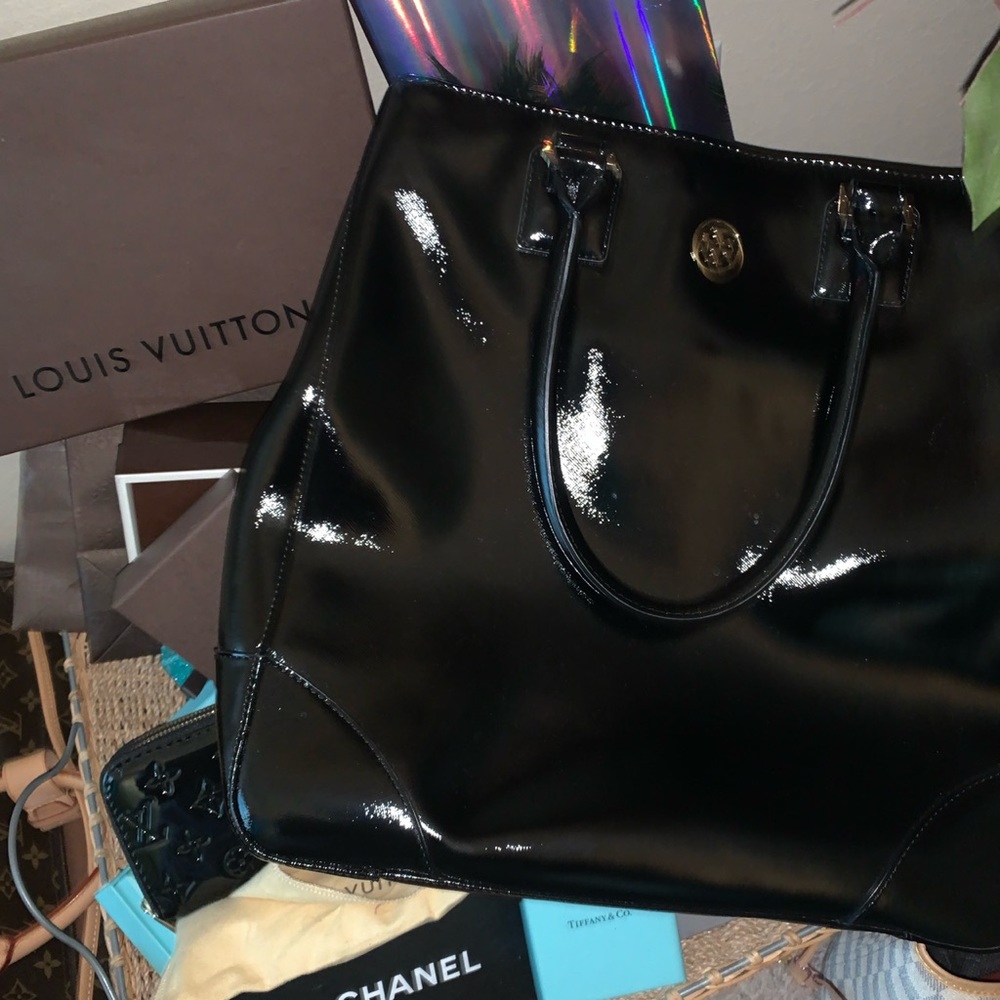 This beautiful Tory Burch purse!